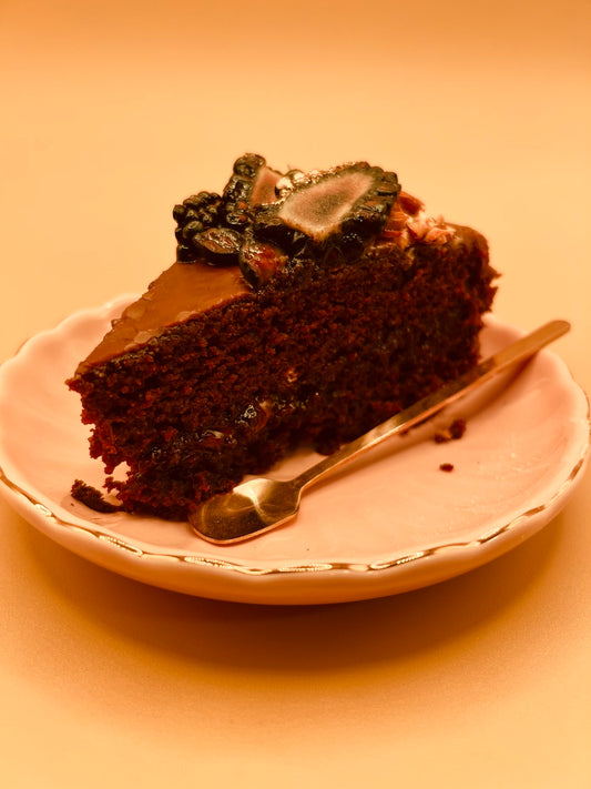Delicioso pastel de chocolate vegano en tamaño mini, sencillo, mediano o grande. Todo con ingredientes de origen vegetal. Envíos a CDMX.